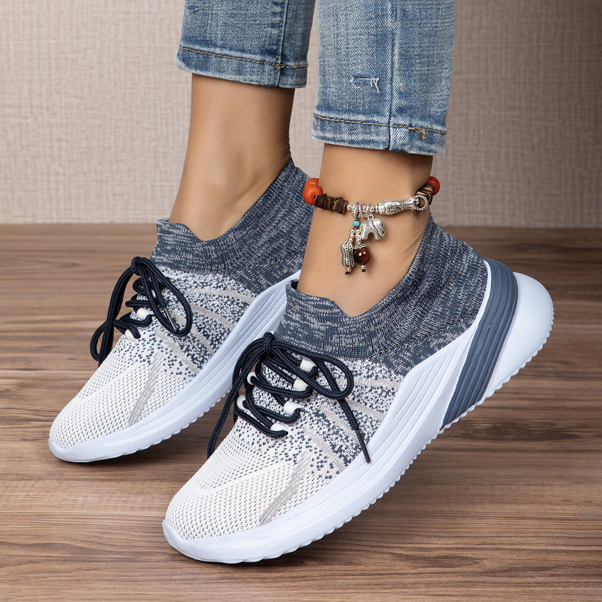 New Lace-up Sports Shoes Women